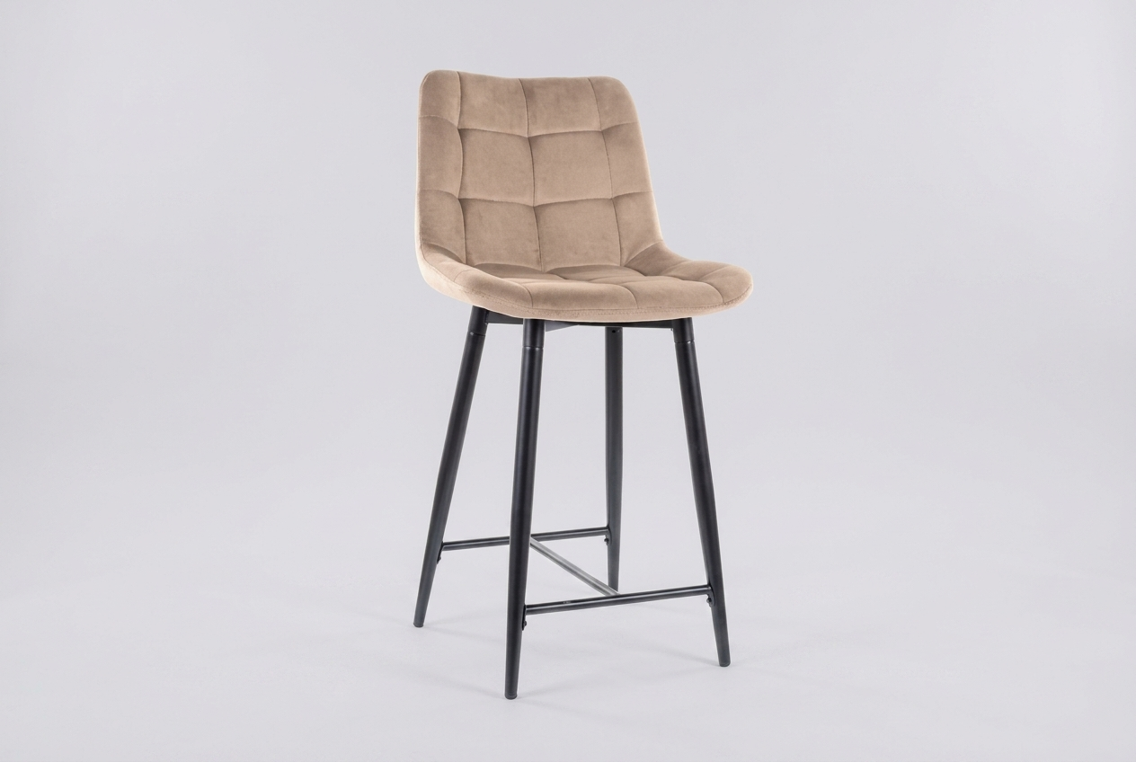 Amara halvhøj barstol i beige fløjlsstof med metalstel 